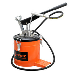Portable grease pump